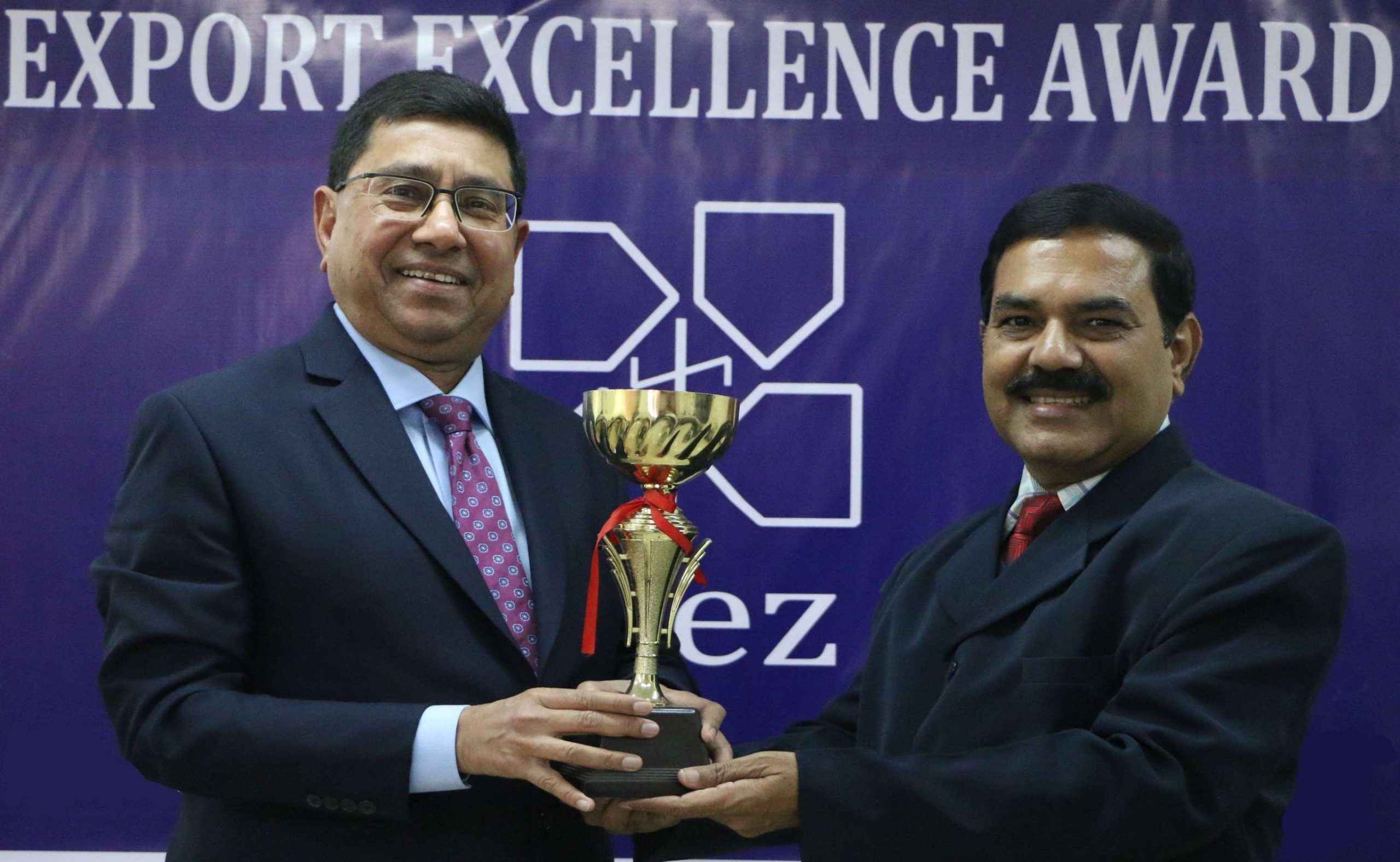 Sanjay Budhia receives Top Exporter Award 2016-17 & 2017-18 (Engineering – East & North-East SEZ)