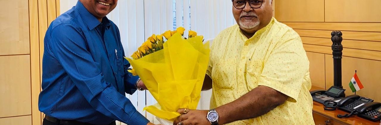 Sanjay Budhia with Partho Chatterjee (MIC – Industry, Commerce, and Enterprise, IT & Electronics and Parliamentary Affairs Govt of WB) at Silpo Sadan